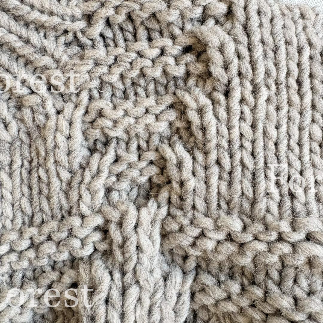 ペルートライアングルニット　sizeFREE　かぐれ