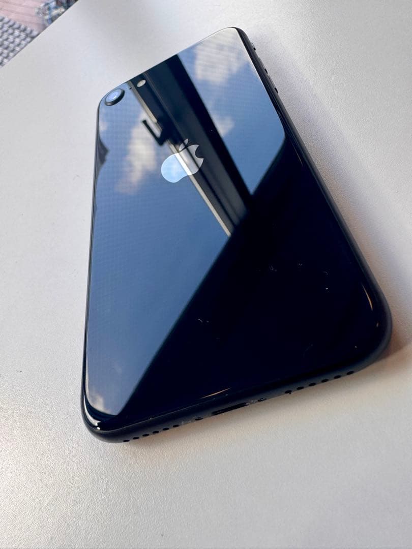 【ジャンク】Apple iPhone SE3 64GBブラック　パーツ取り