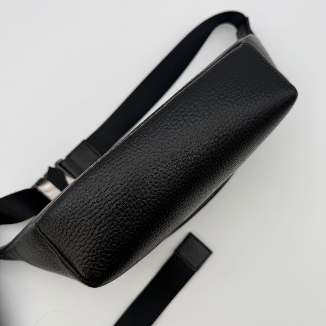 【極美品】HushTug ハッシュタグ カーブドボディバッグ ブラック