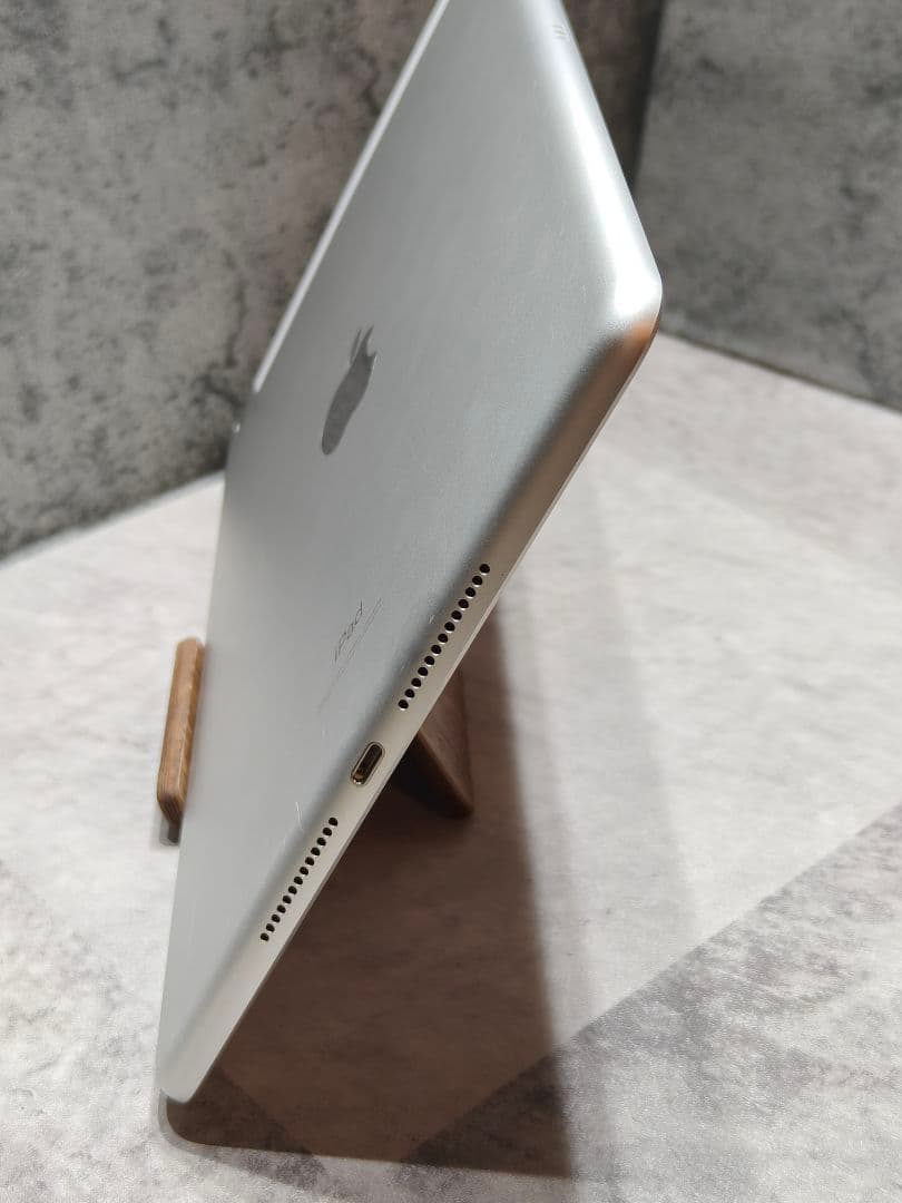 iPad 第7世代 32GGB セルラーモデル タブレット