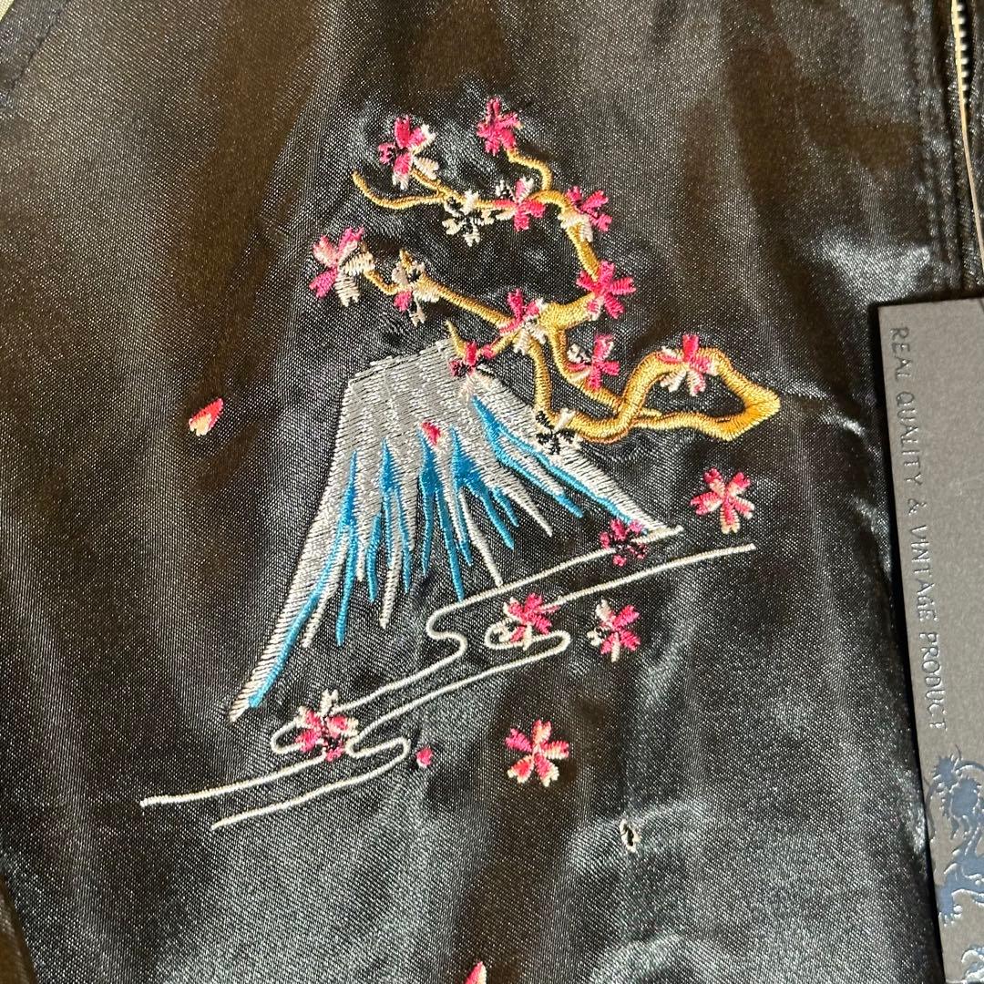 【新品未使用】刺繍スカジャン和柄 黒金M〜Lサテン 桜 富士山 五重塔 ブルゾン