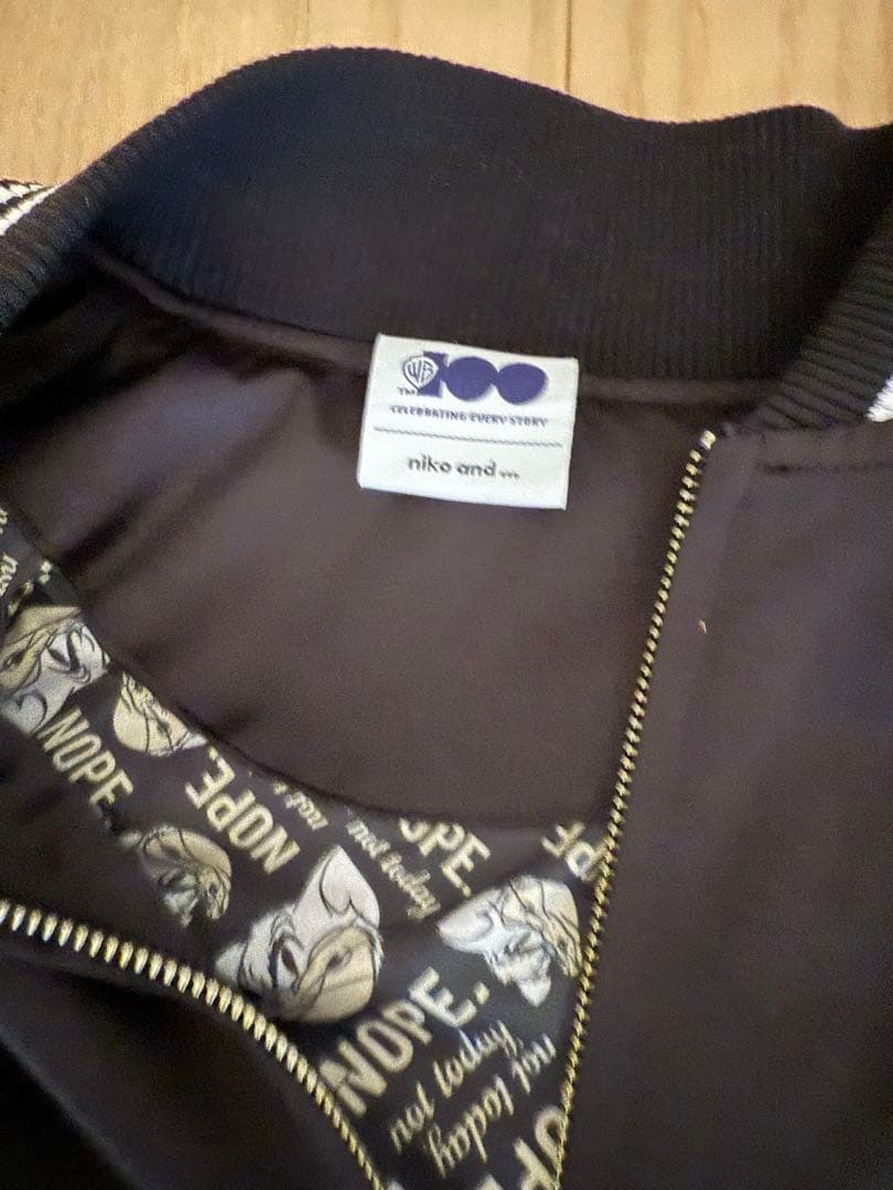 美品niko and...ワーナーブラザーズコラボ貴重スカジャン