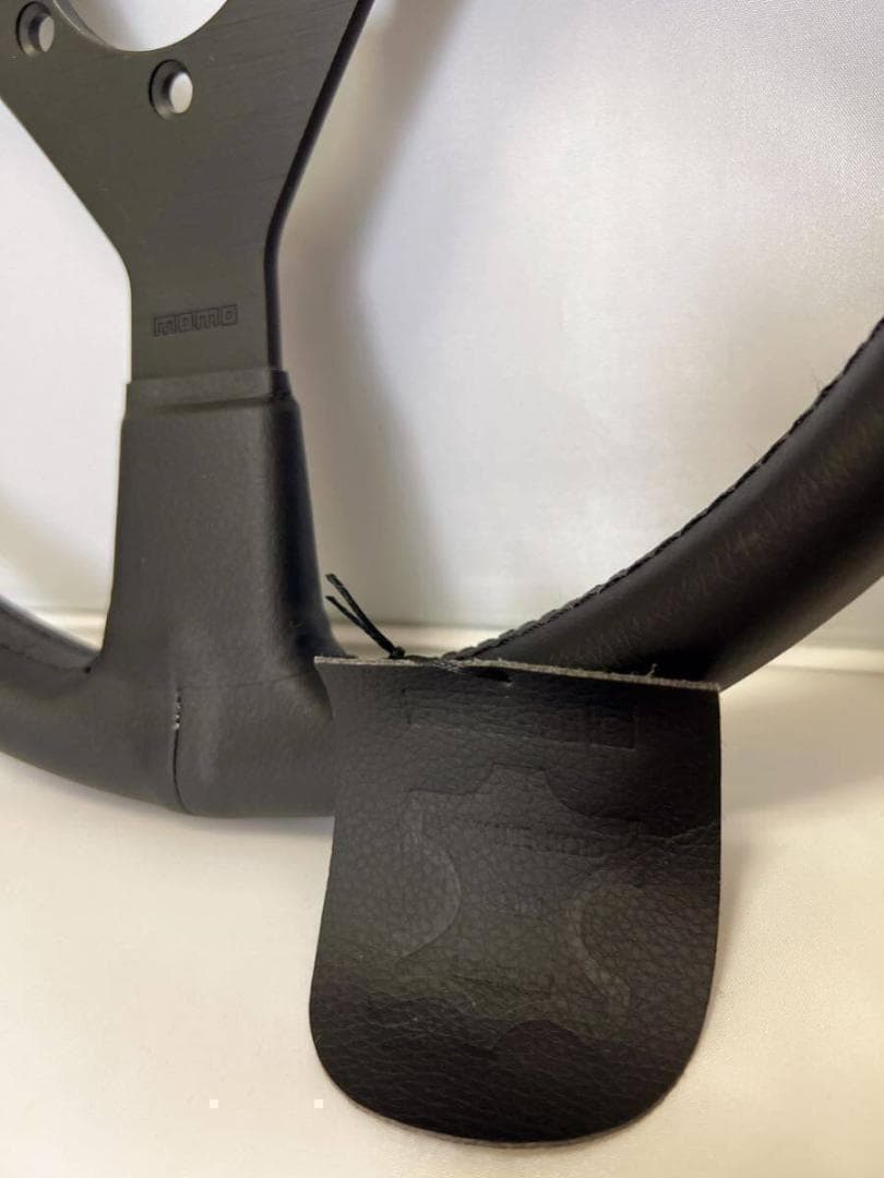 週末セール　MOMO 社外 ステアリング ホーンボタン付き 黒　ブラック