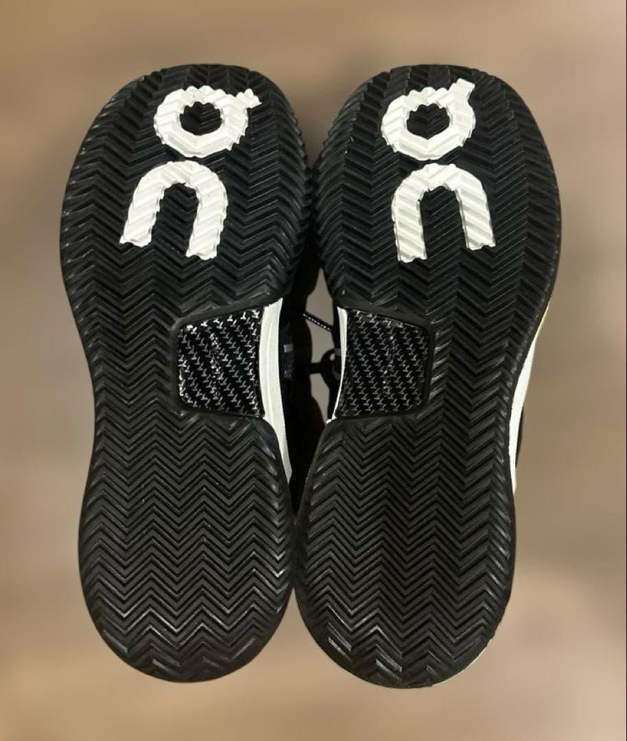 On テニスシューズ 黒/ レモンイエロー　クレーコート　27.5cm 新品