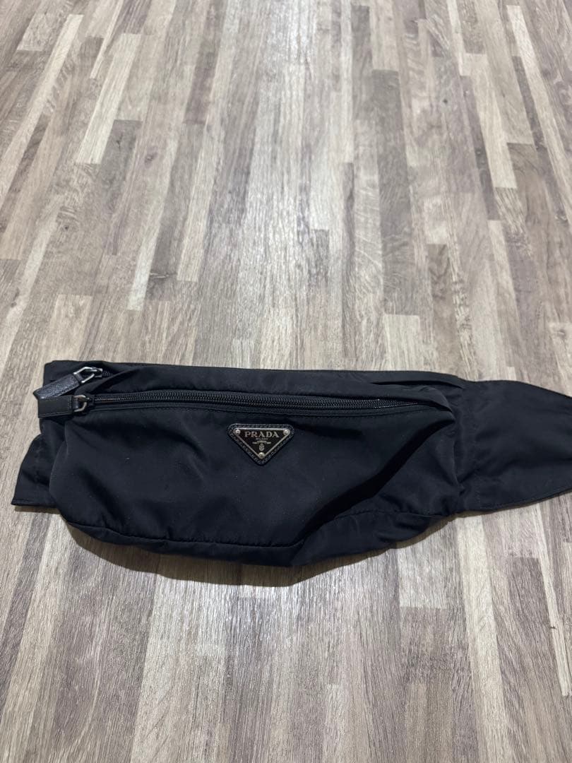 PRADA ブラック ボディバッグ　ウエストポーチ