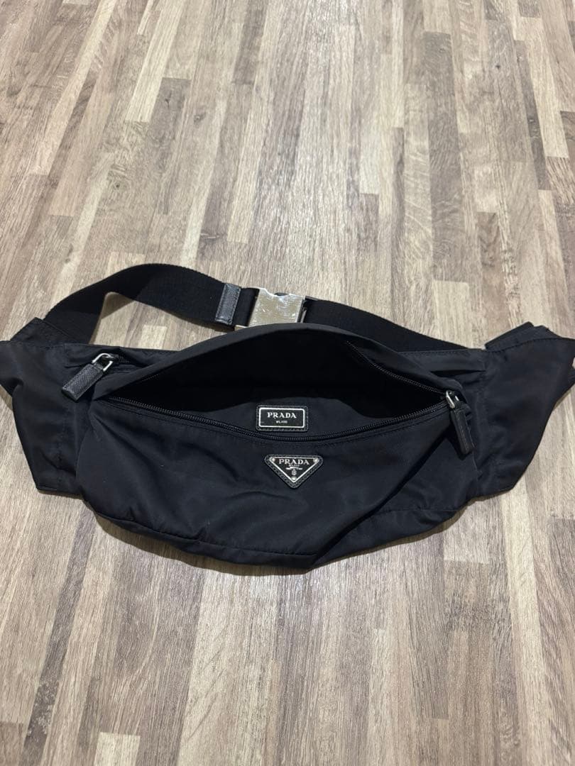 PRADA ブラック ボディバッグ　ウエストポーチ
