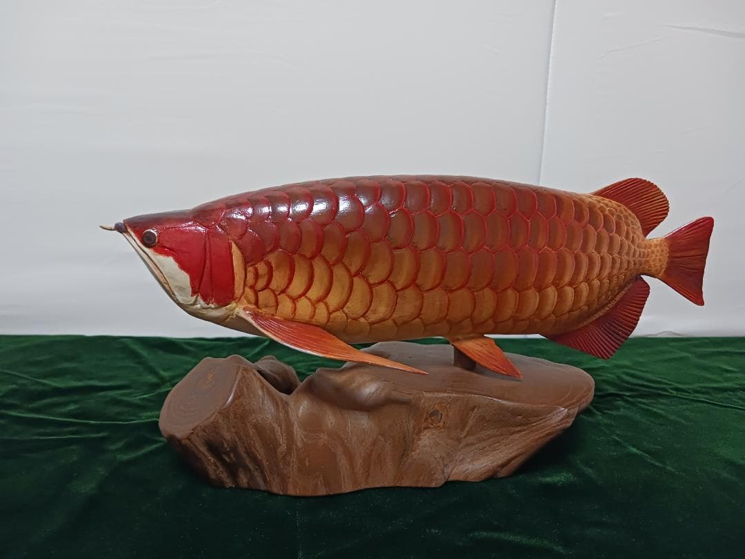 木製 鮮やかな魚の彫刻 アジア·アロワナ