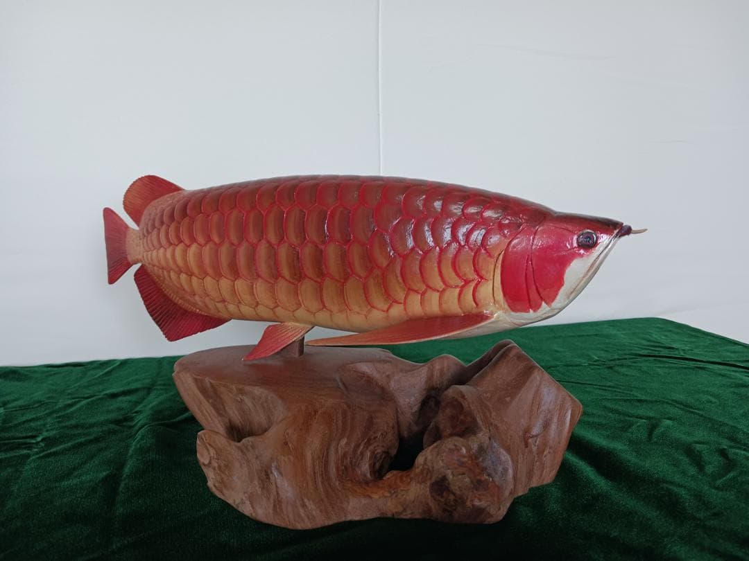 木製 鮮やかな魚の彫刻 アジア·アロワナ