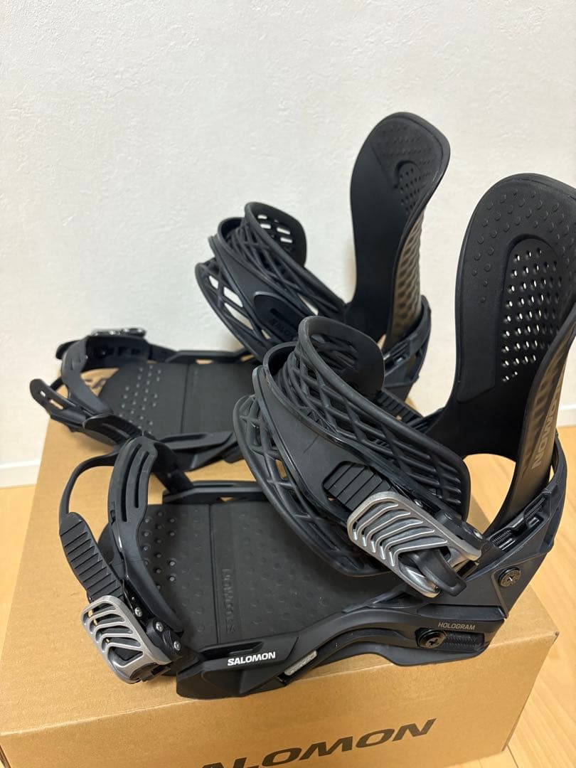 サロモン　ホログラム　Mサイズ　23/24