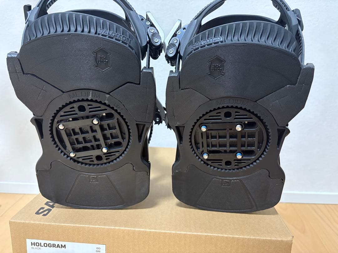 サロモン　ホログラム　Mサイズ　23/24