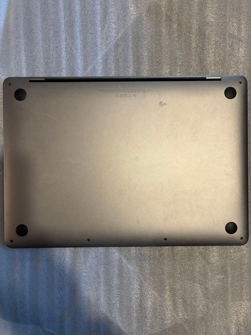 Apple MacBook PRO シルバー 傷あり