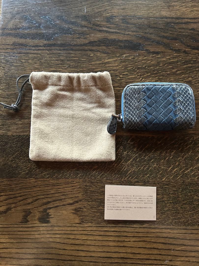 Bottega Veneta ケース 青 イントレチャート　パイソン
