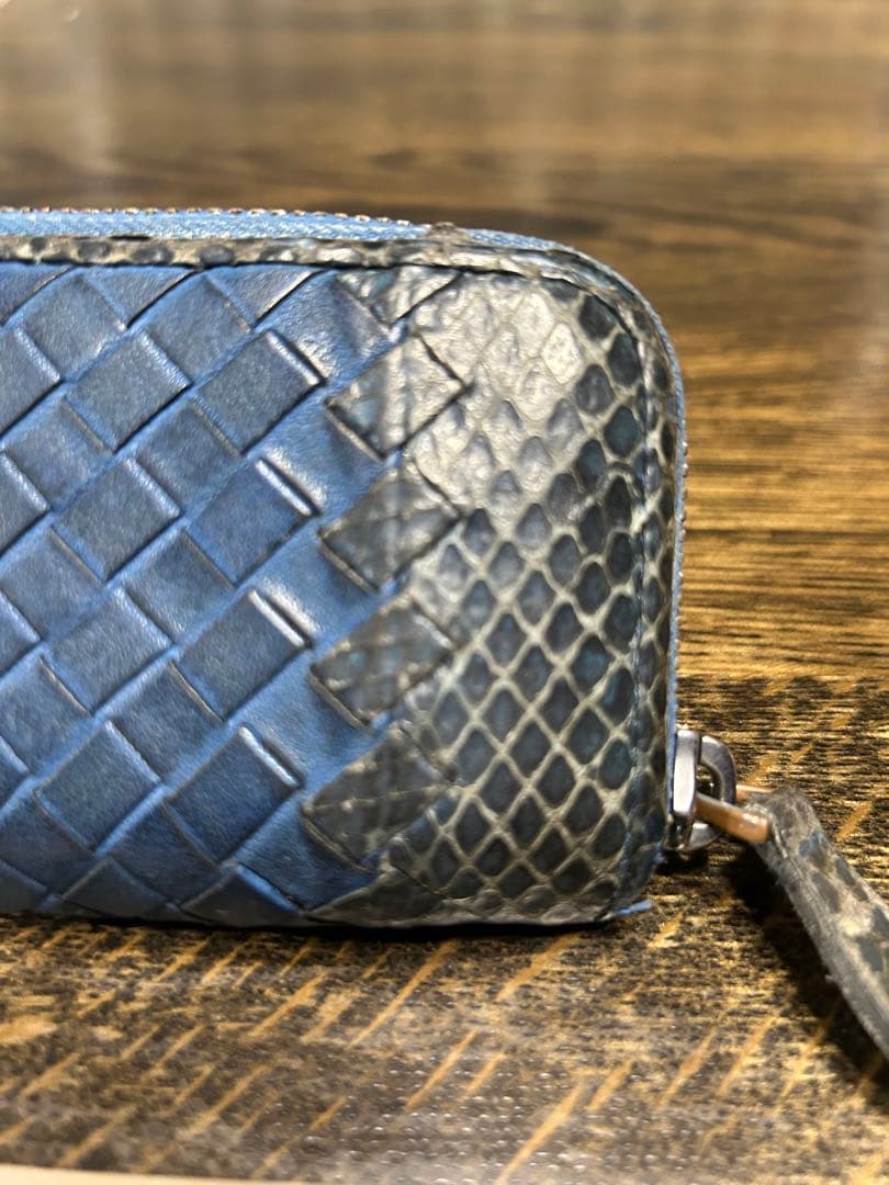 Bottega Veneta ケース 青 イントレチャート　パイソン