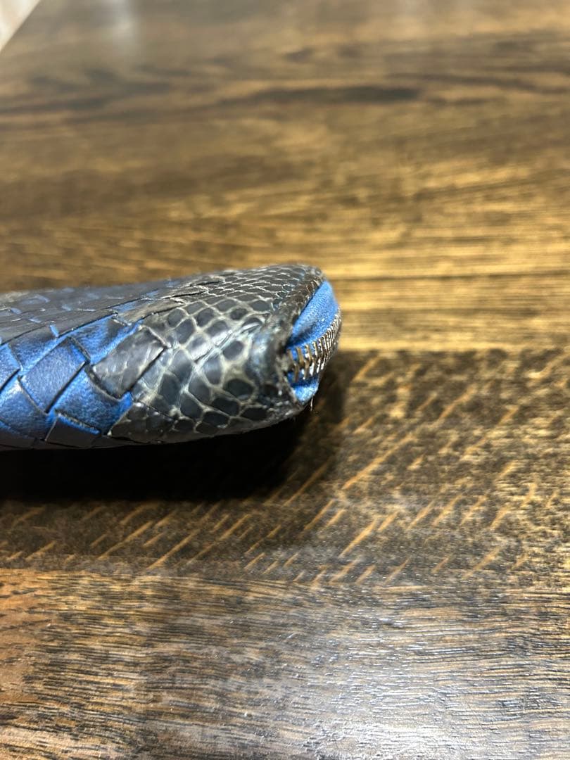 Bottega Veneta ケース 青 イントレチャート　パイソン