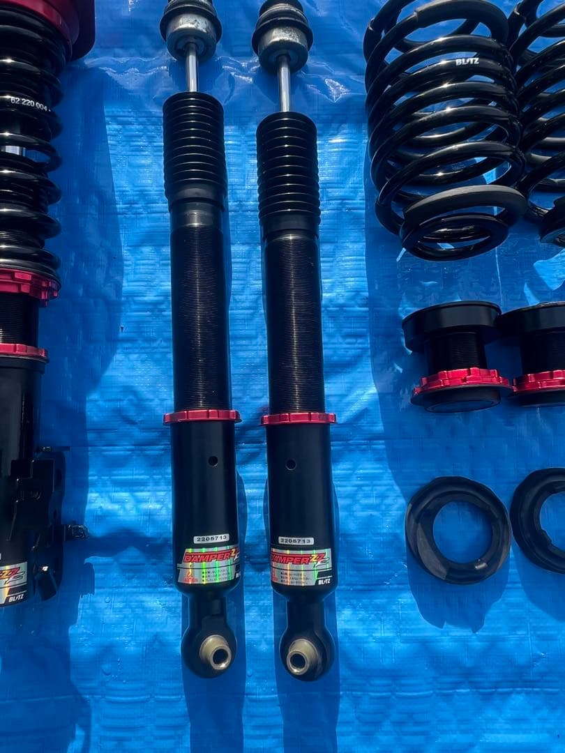 30プリウス車高調 BLITZ