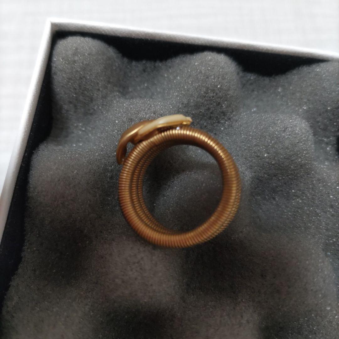 ゴールド ホワイト ツイストデザインリング