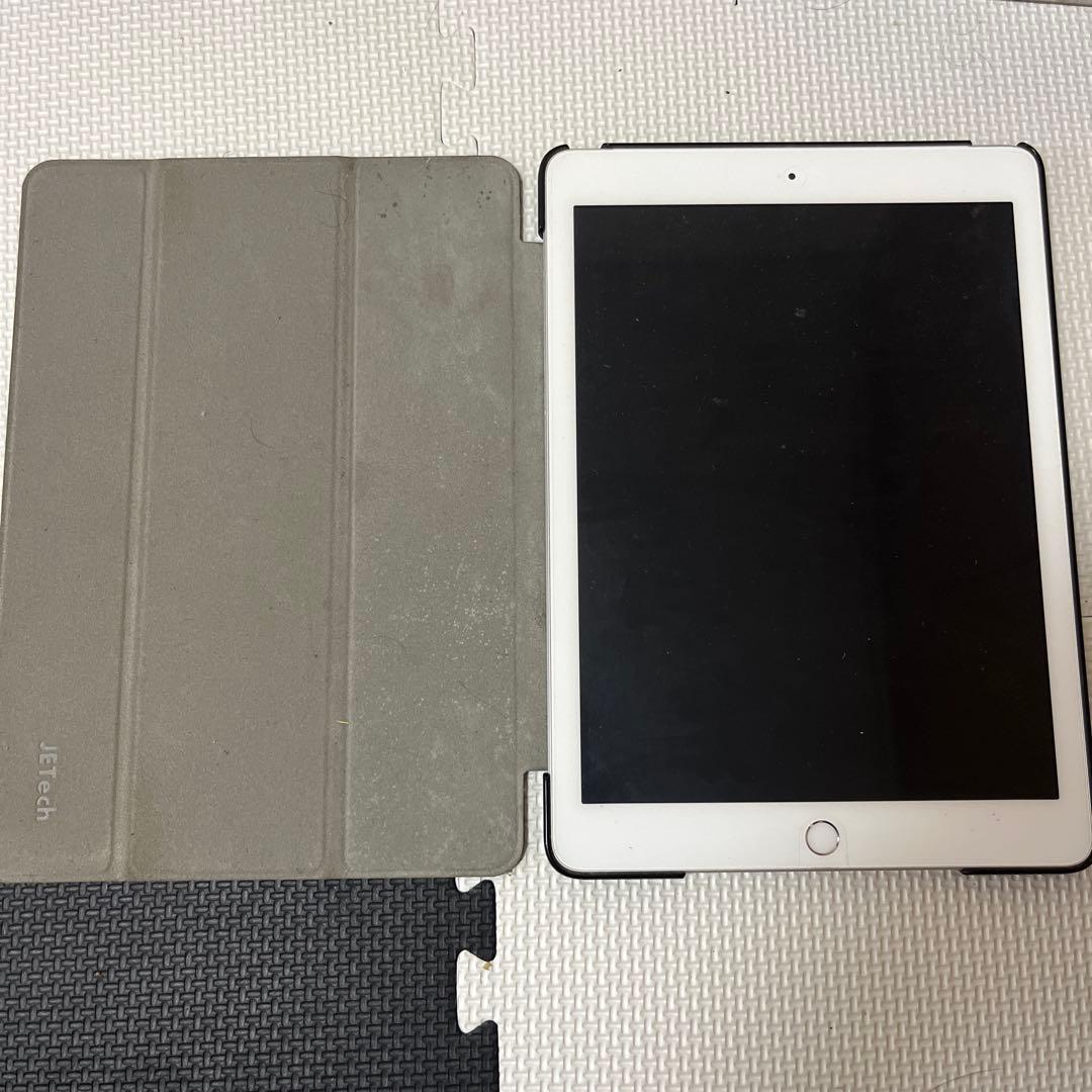 iPad 第6世代シルバー JEtechカバー付き