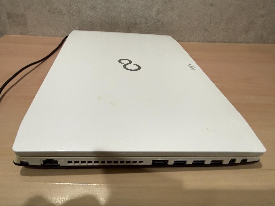 LIFEBOOK AH77/K ホワイトノートPC 薄型 ACアダプター付き