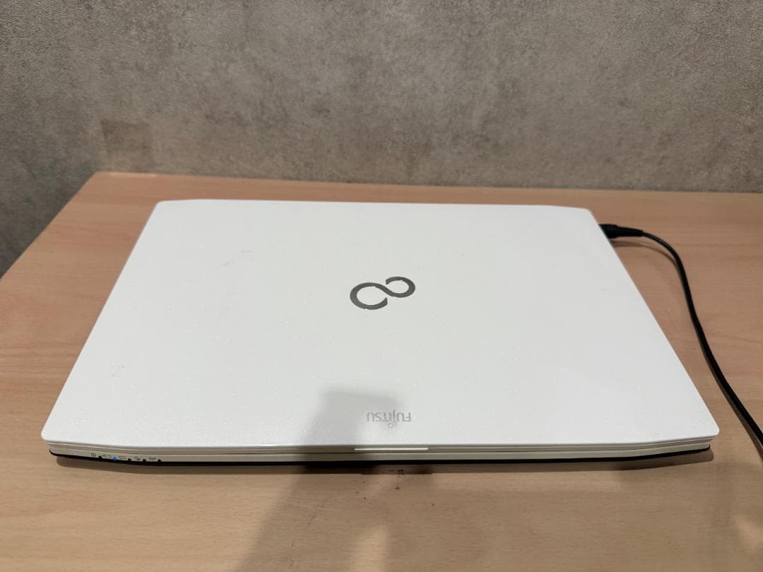 LIFEBOOK AH77/K ホワイトノートPC 薄型 ACアダプター付き