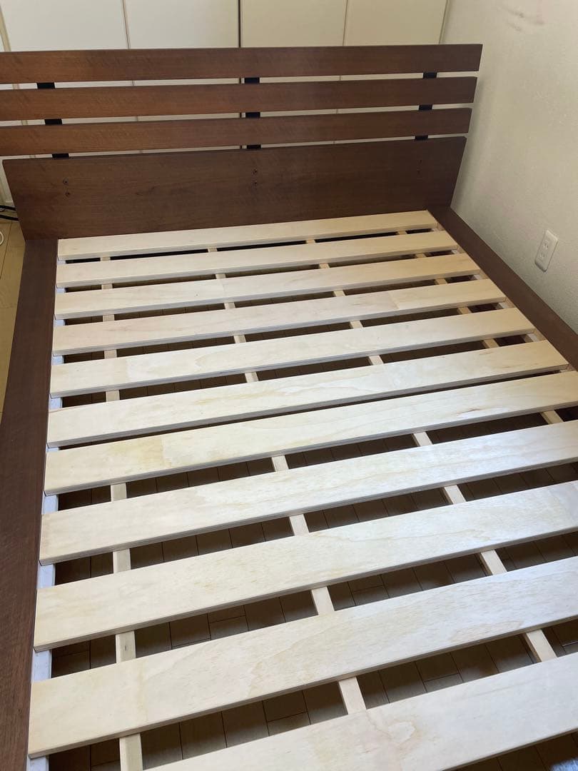 ACTUS 木製ダブルベッドフレーム
