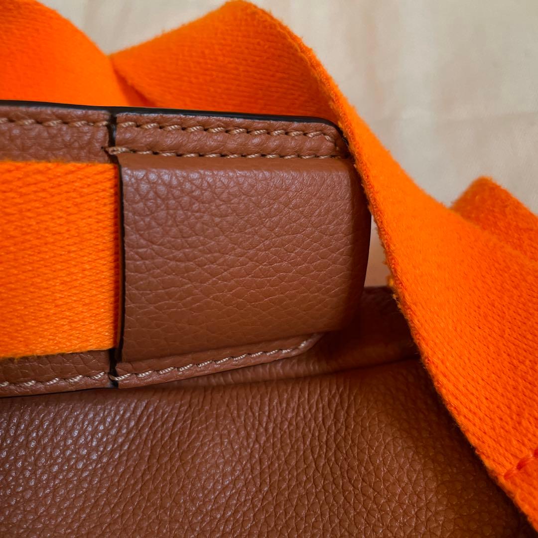 ロエベ　LOEWE メッセンジャーバッグ　ショルダー　レザー　オレンジ　キャメル