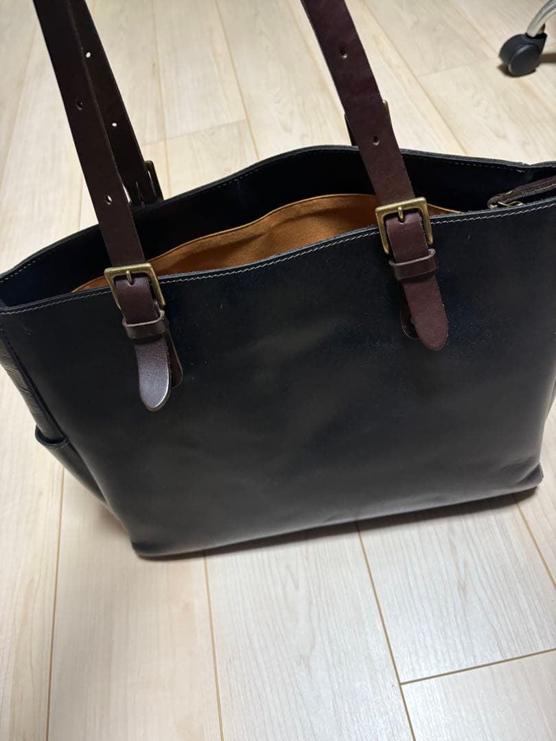 ブラックレザートートバッグ