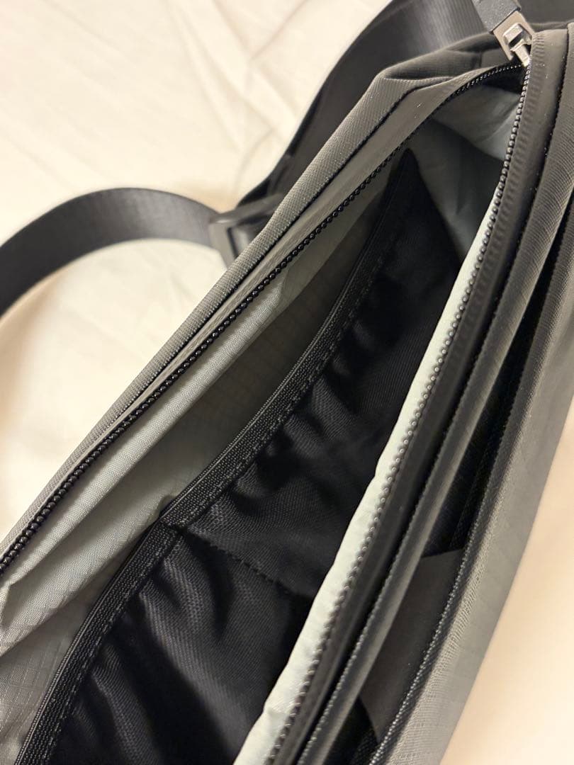 【新品未使用】RE:FORM XB:01 CROSSBODY 3L