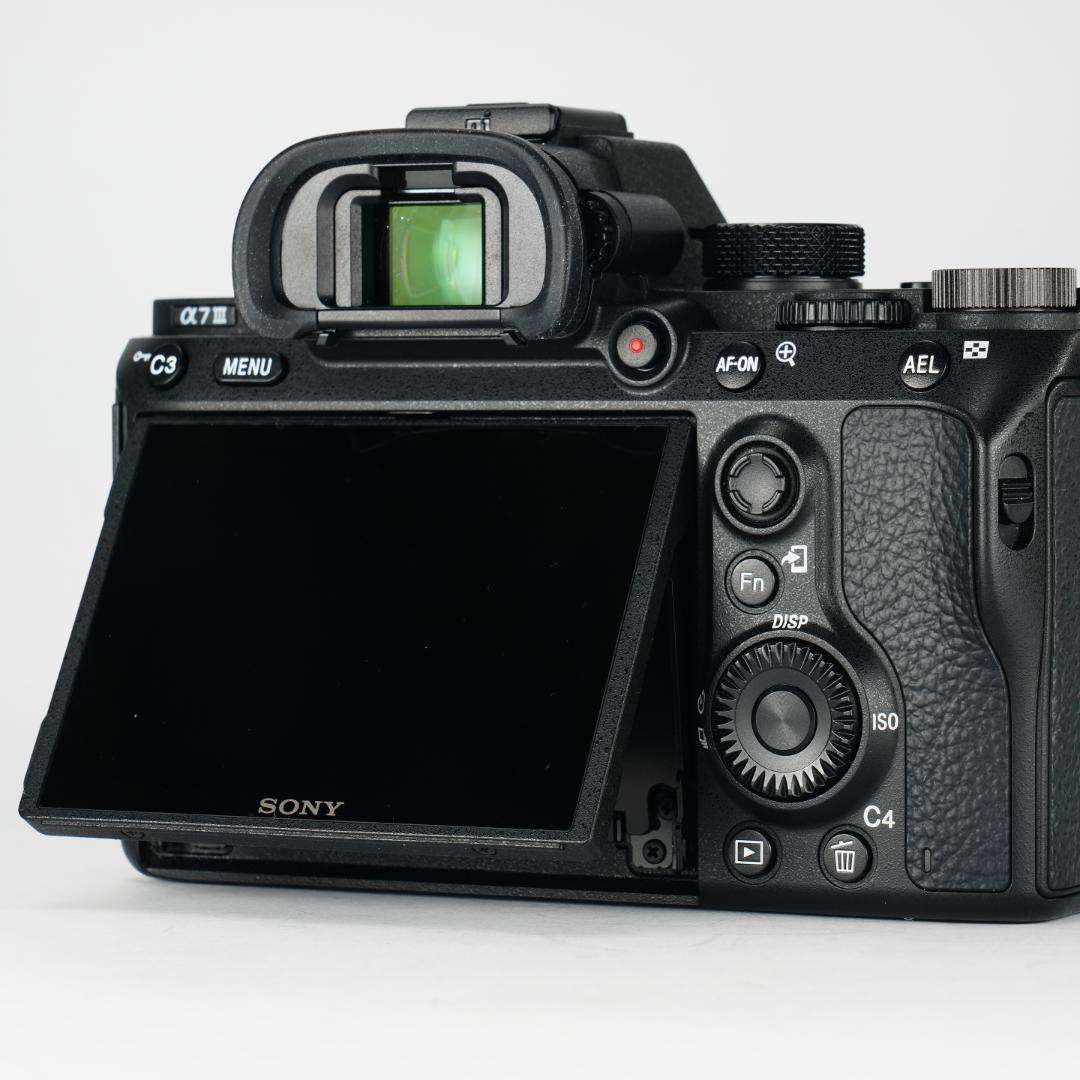 【レンズ未使用】α7III 未使用級品！1,109回/20万 すぐ撮影可 995