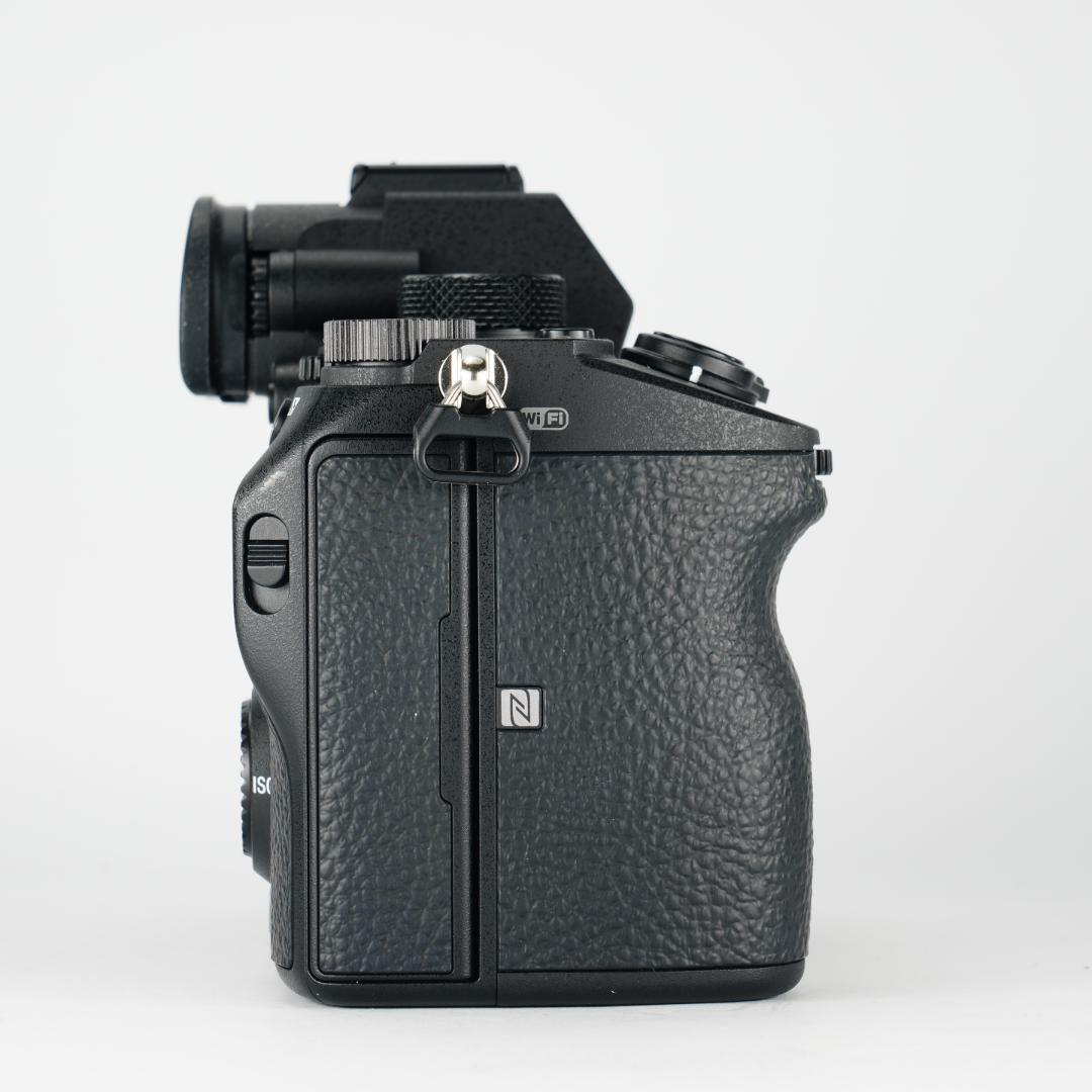 【レンズ未使用】α7III 未使用級品！1,109回/20万 すぐ撮影可 995