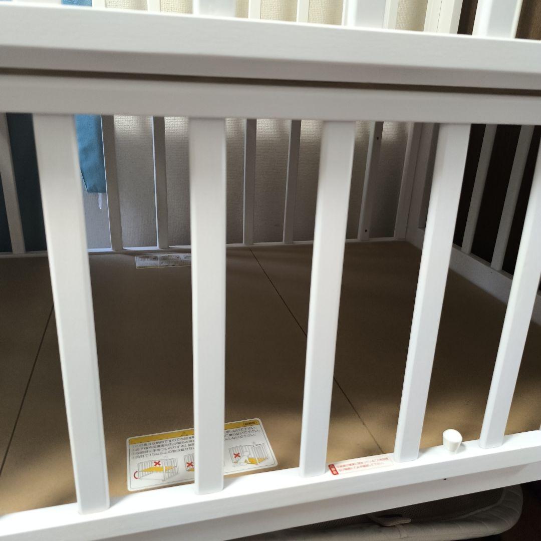 みぃです。カトージ ベビーベッド ハイポジション ハイシート ホワイト