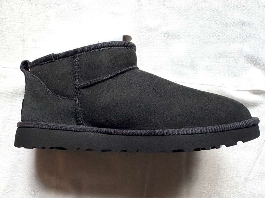 「新品」UGG ウルトラミニ　US8 黒 ムートンブーツ