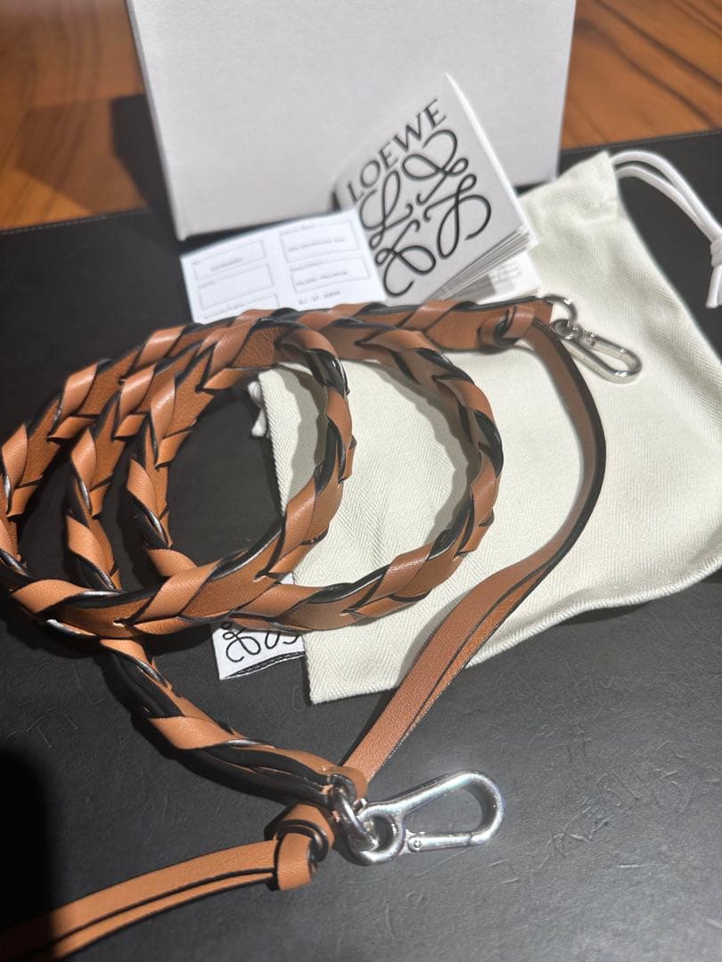 ロエベ　LOEWE シン ブレイデッド ショルダー ストラップ　編み込み　レザー