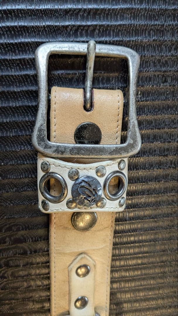 KMRii（ケムリ)レザースタッズベルト