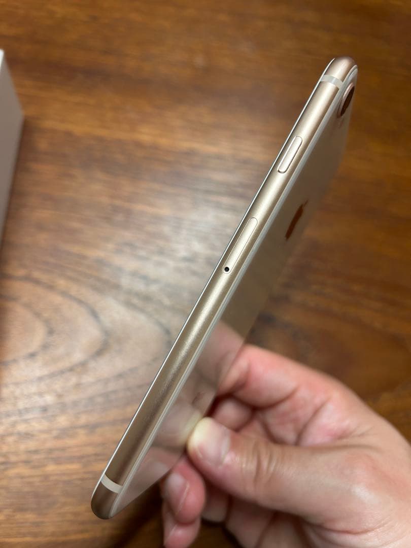 【美品】iPhone8 ゴールド 64GB SIMフリー 箱・カバー付