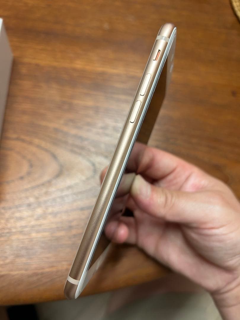 【美品】iPhone8 ゴールド 64GB SIMフリー 箱・カバー付