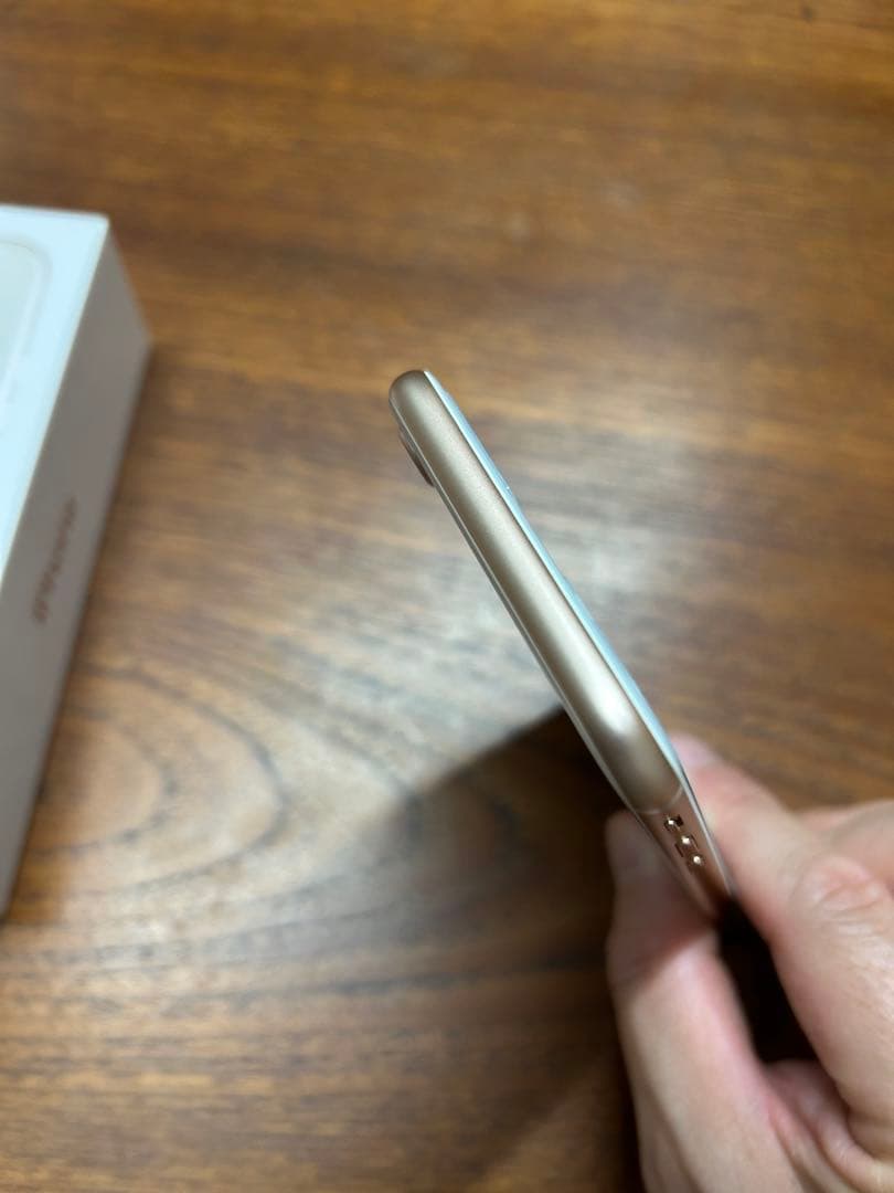 【美品】iPhone8 ゴールド 64GB SIMフリー 箱・カバー付