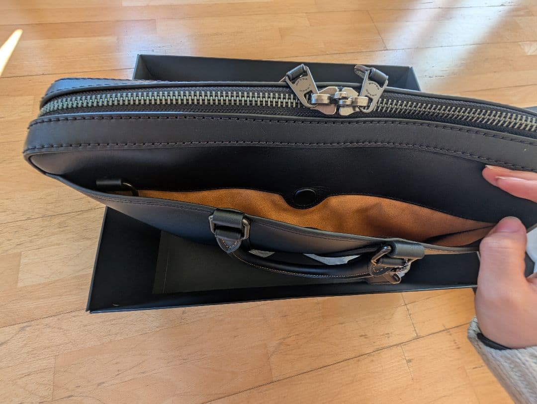 『新品美品』Coachメトロポリタントートバッグ　ビジネスレザー黒2way