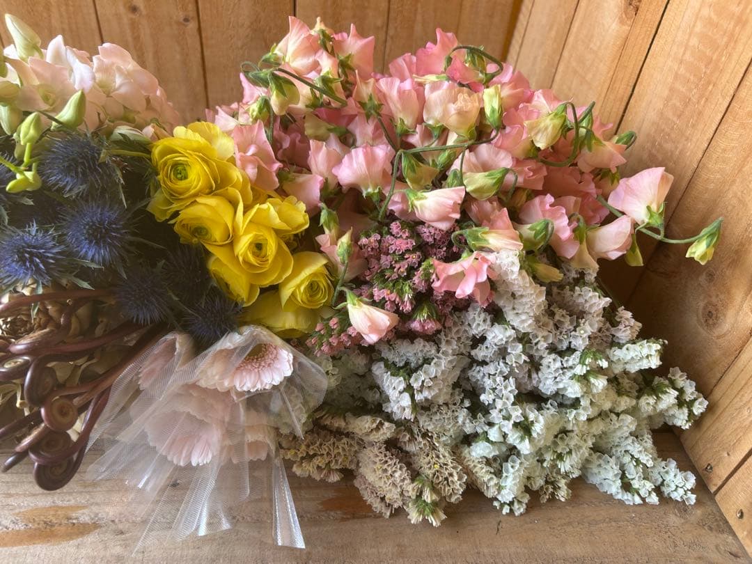 ✨年末お特MIX【Ａ】ラナン　スイートピー　スターチス　スワッグ　生花