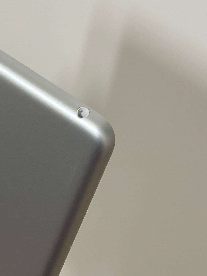 Apple iPad 第9世代シルバー 本体　Wi-Fiモデル256GB