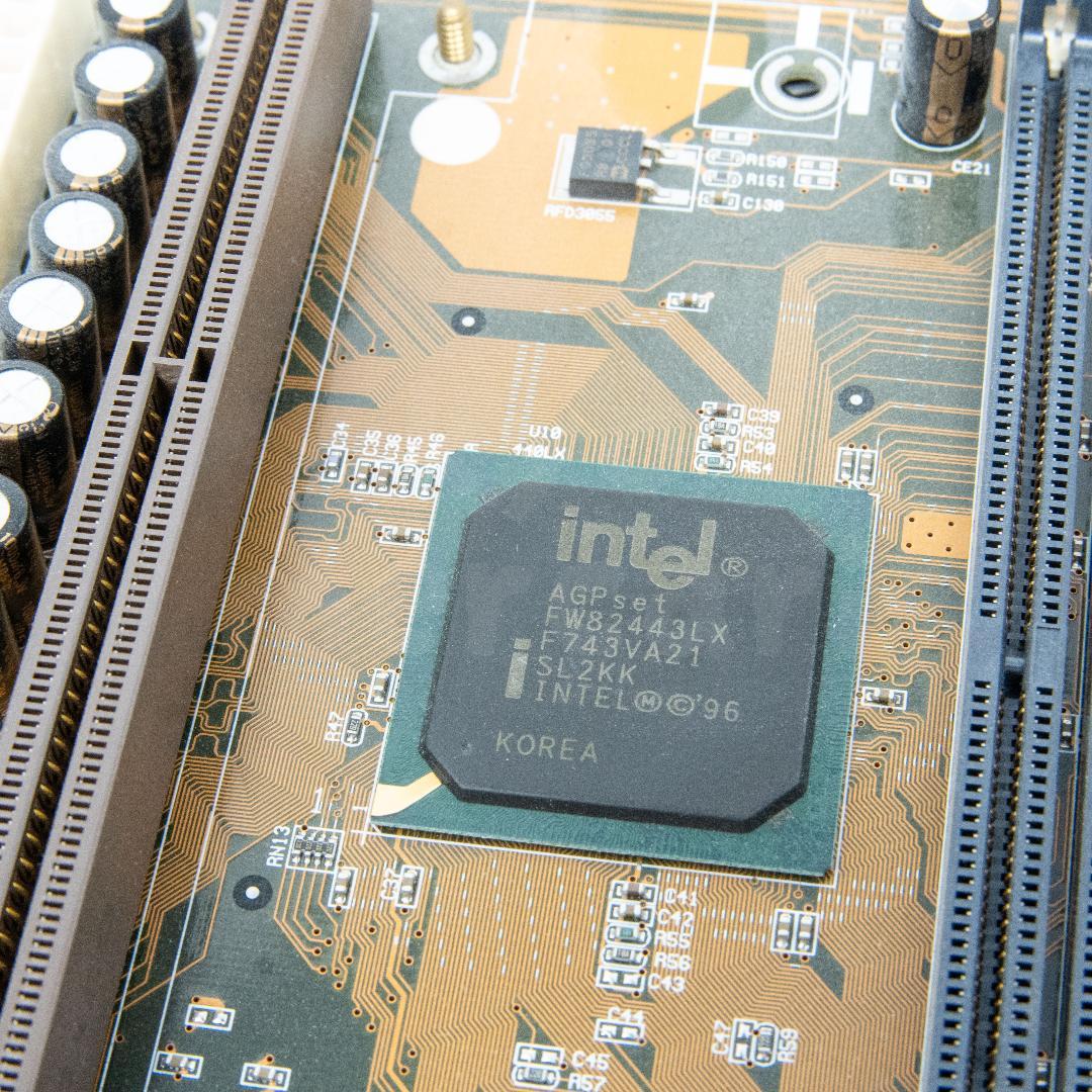 ASUS P2L97 Slot1マザーボード Celeron300A時代の名機