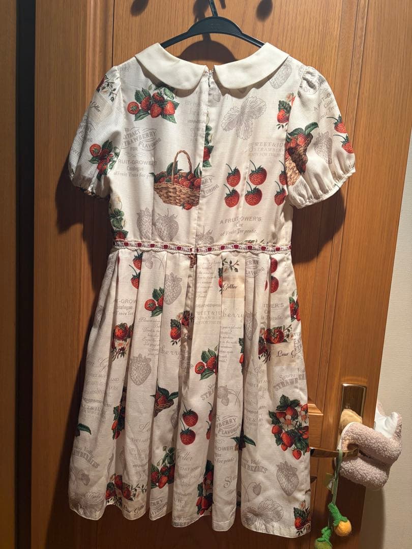 A*)様 leur getter luluいちご柄　半袖ひざ丈ワンピース