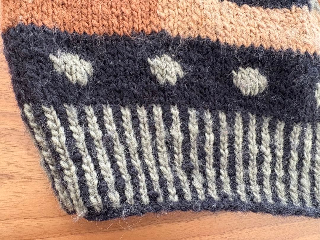 ネパール製 ハンドメイドニット ウール100% セーター ハンドクラフト 一点物