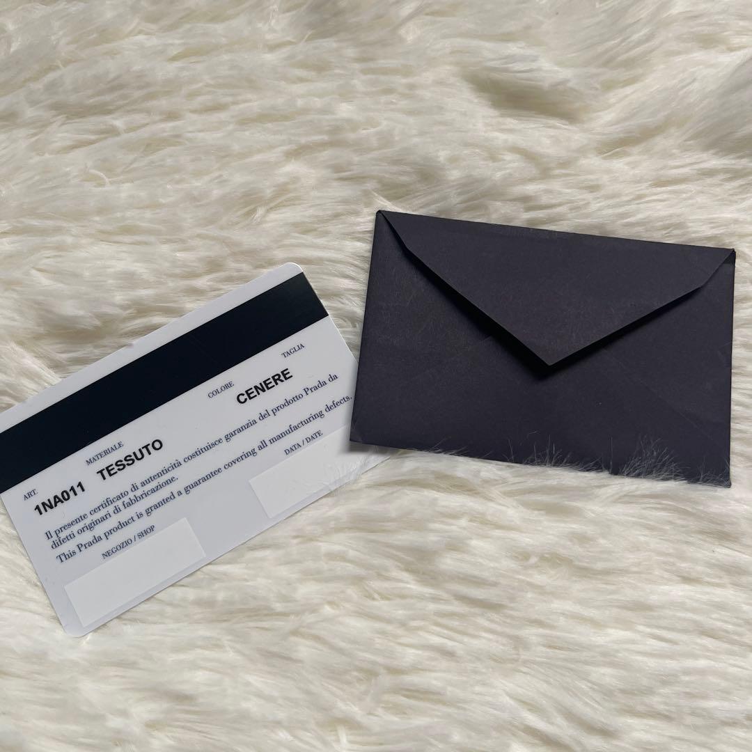 PRADA プラダ　ポーチ　三角ロゴ　ナイロン　カーキ　小物入れ　カード、袋付き