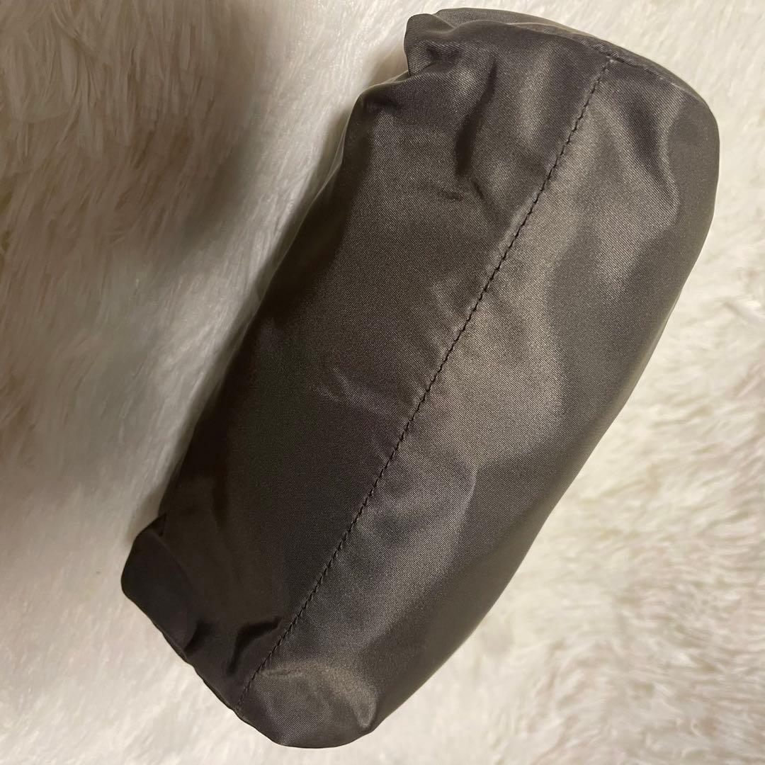 PRADA プラダ　ポーチ　三角ロゴ　ナイロン　カーキ　小物入れ　カード、袋付き