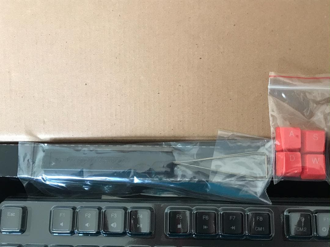 ★送料込 新品青色光るメカニカルキーボードDuckyDK9008Shine2★