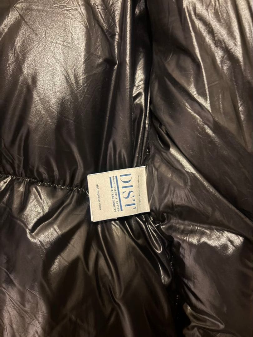 MONCLER ブラックダウンジャケット