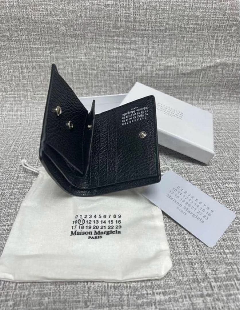 新品メゾンマルジェラ 折り財布 ブラック ケース カード
