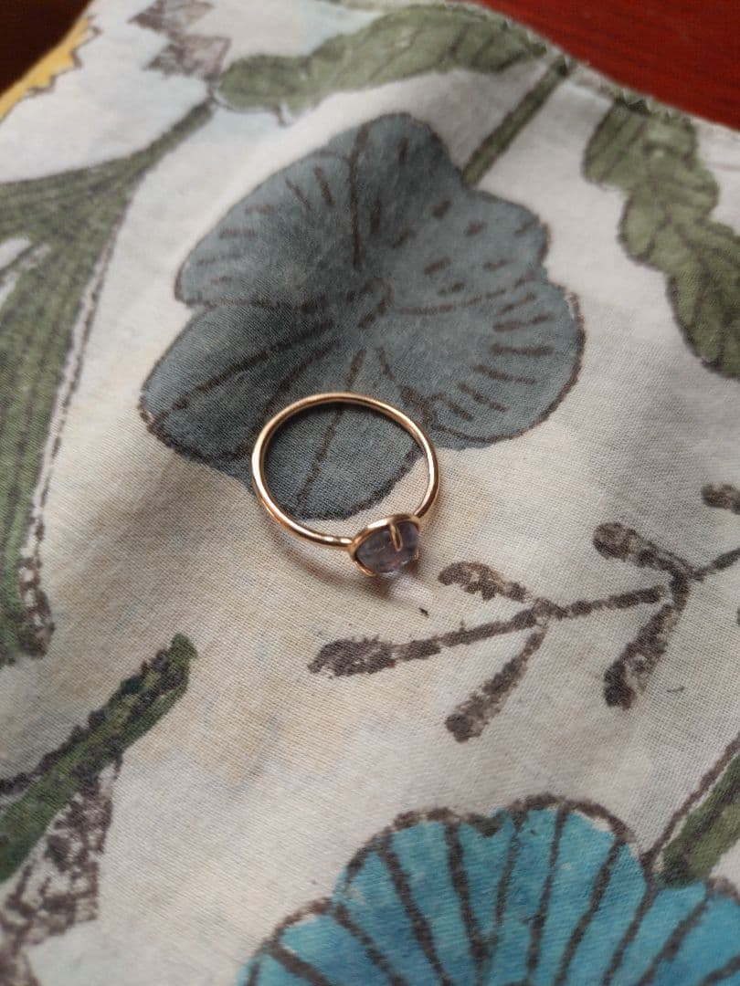 ete　エテ　K10 レインボーフローライト リング