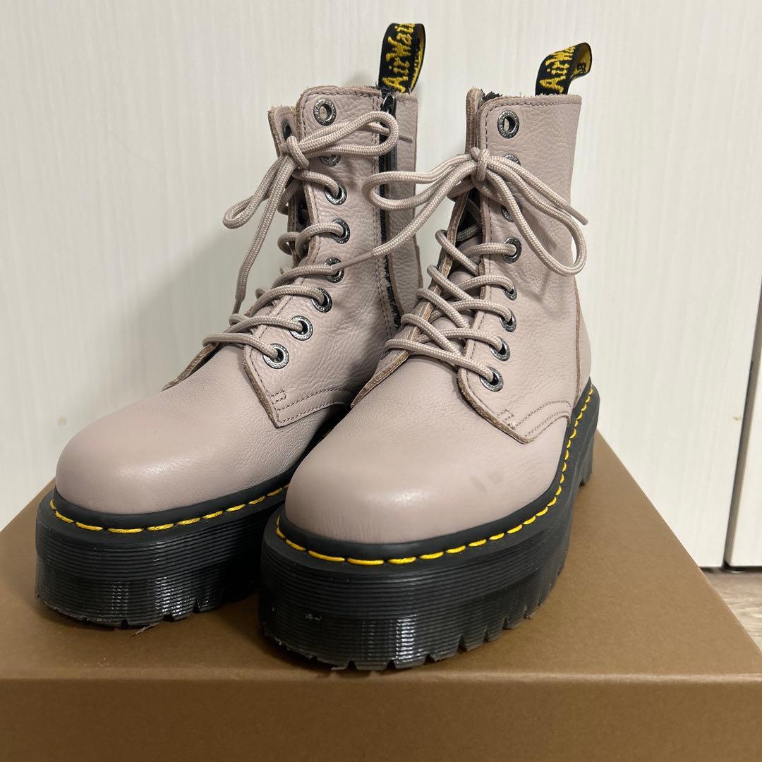 Dr.Martens 8 ホールブーツ　ベージュ　ドクターマーチン　UK4