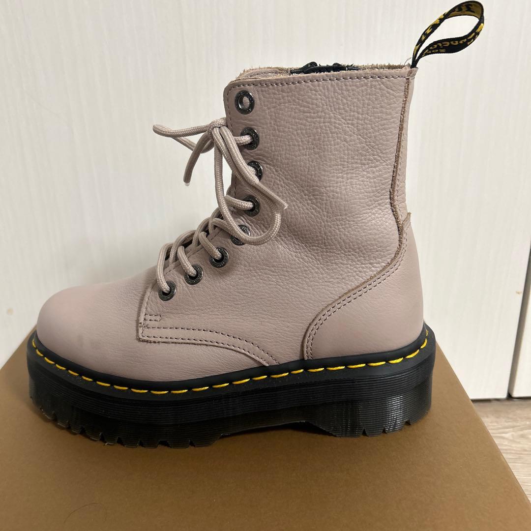 Dr.Martens 8 ホールブーツ　ベージュ　ドクターマーチン　UK4